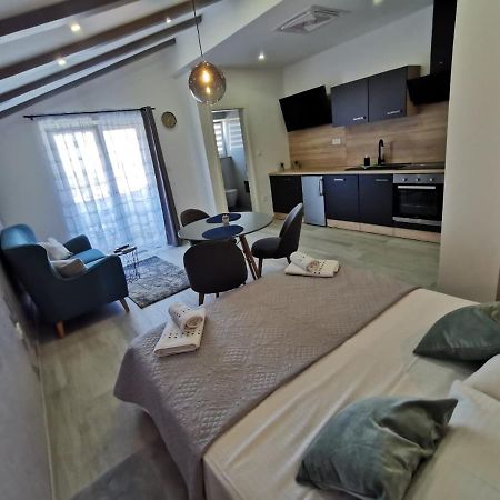 New Nikolina 4 Star Lejlighed Mali Lošinj Eksteriør billede