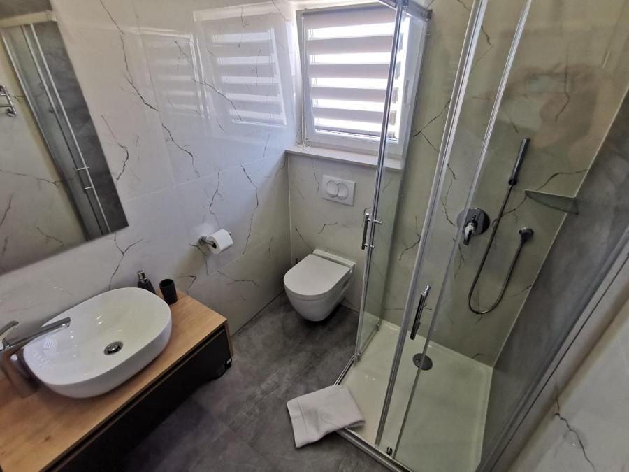 New Nikolina 4 Star Lejlighed Mali Lošinj Eksteriør billede