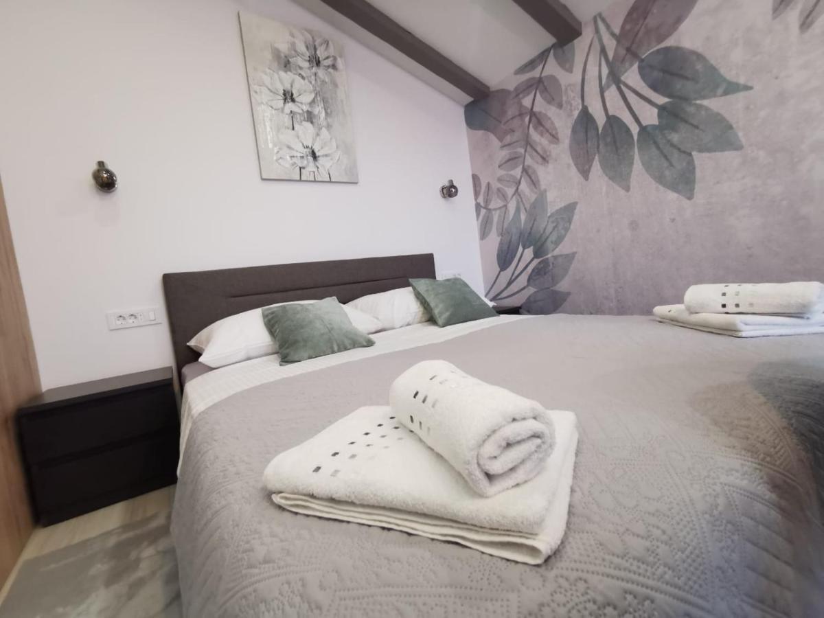 New Nikolina 4 Star Lejlighed Mali Lošinj Eksteriør billede